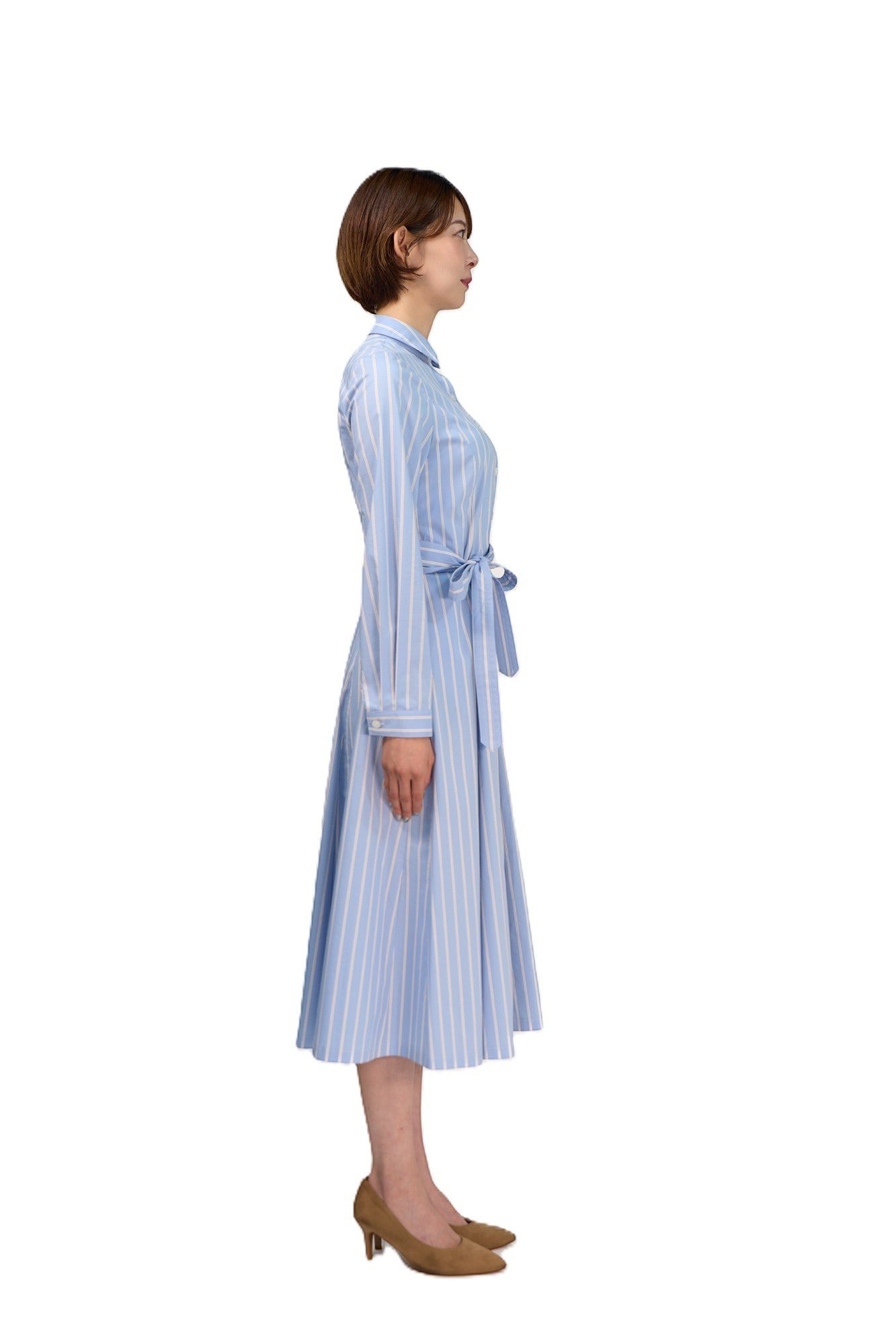 FABRICEの青と白のストライプ柄、長袖、フィット＆フレアワンピース。ベルト付き。