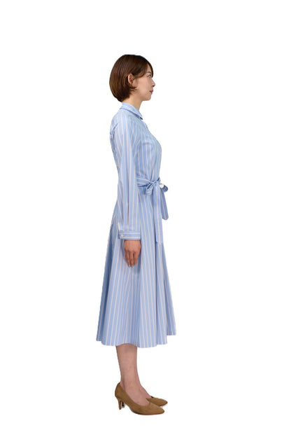 FABRICEの青と白のストライプ柄、長袖、フィット＆フレアワンピース。ベルト付き。